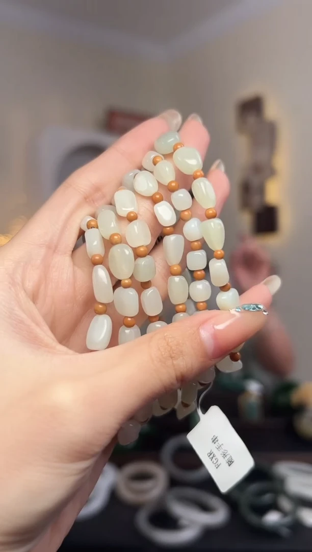 和田玉未镶嵌颈饰手串 多样性发其一