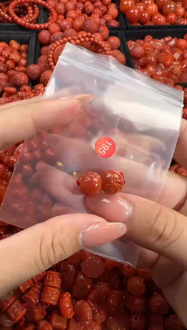 南红玛瑙未镶嵌颈饰1
