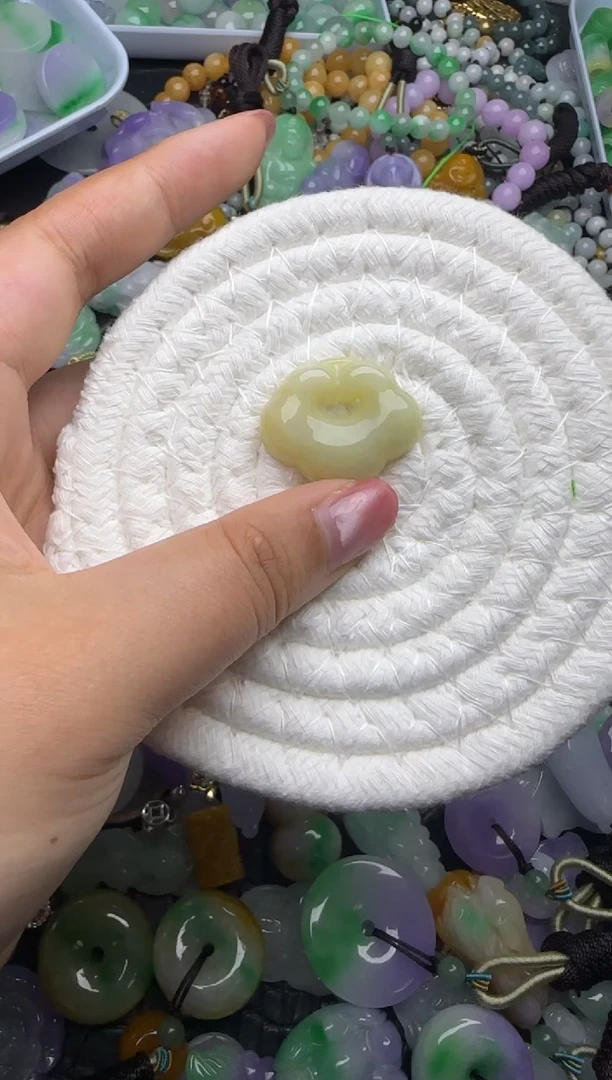 颈饰未镶嵌翡翠天然缅甸翡翠吊坠