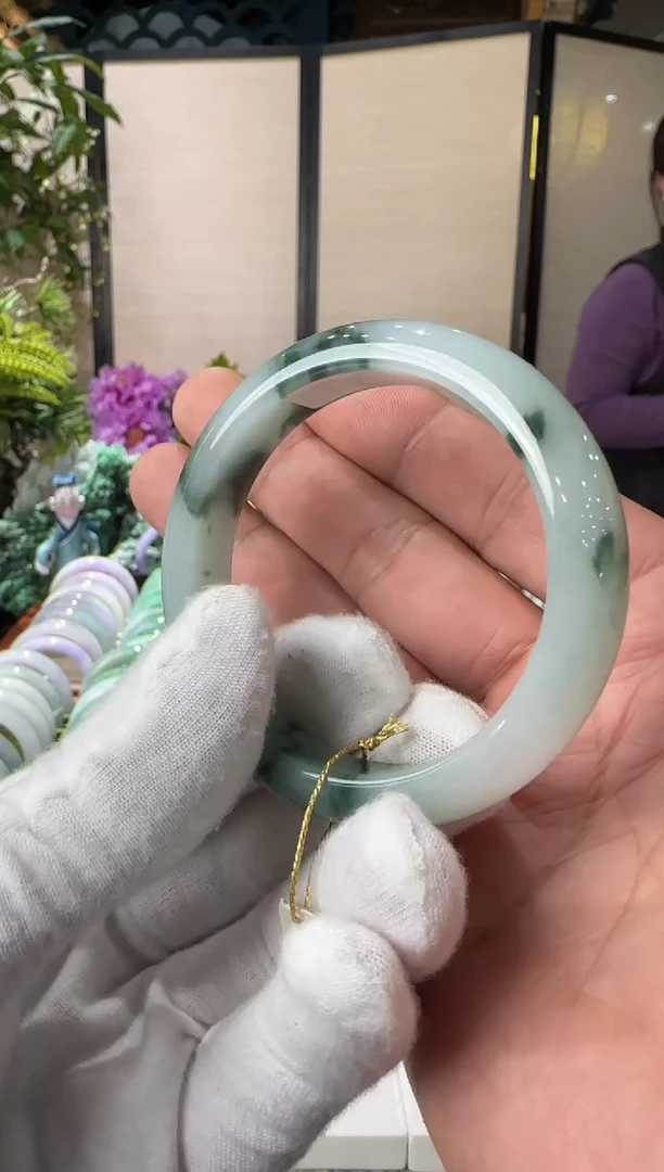 未镶嵌挂件翡翠手镯
