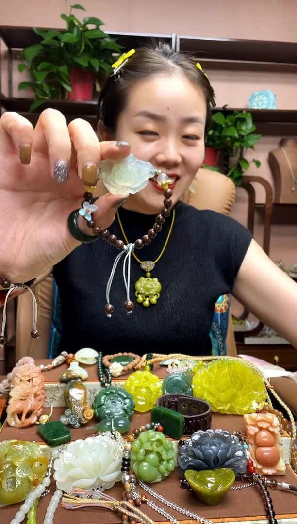 未镶嵌岫玉吊坠多样性发货发其中之一