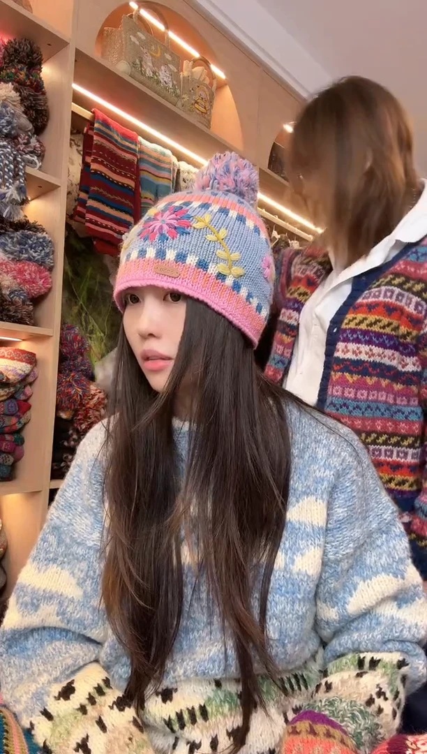 羊毛蓝色粉色刺绣提花单球帽