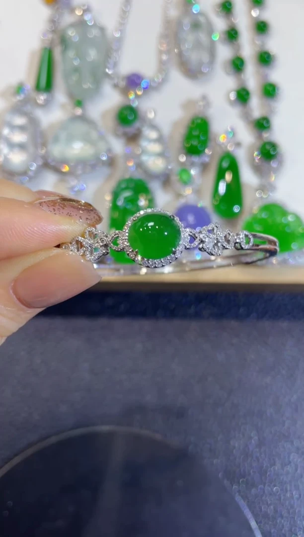 颈饰18K金镶嵌翡翠团购2