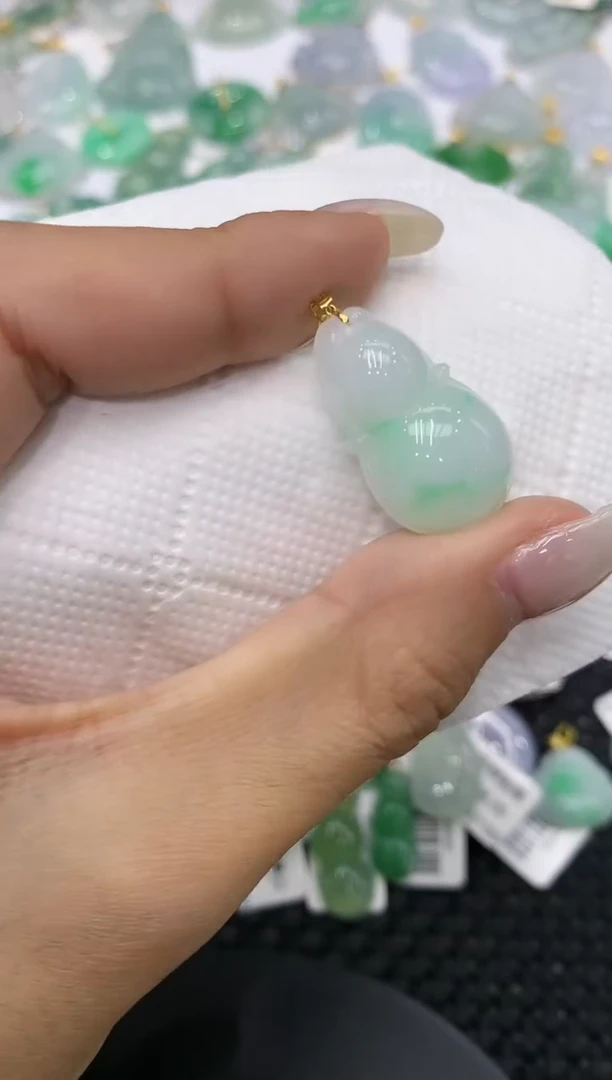 颈饰18K金镶嵌翡翠111111111111