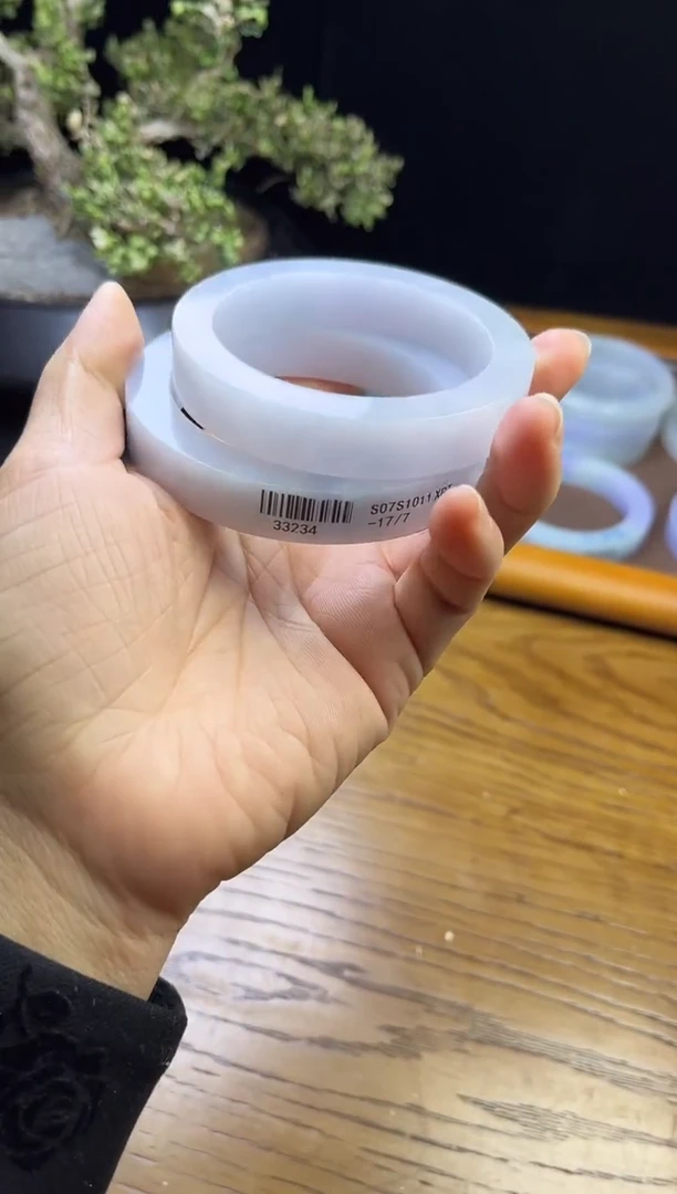 【闪购商品】定制翡翠胚未镶嵌手镯