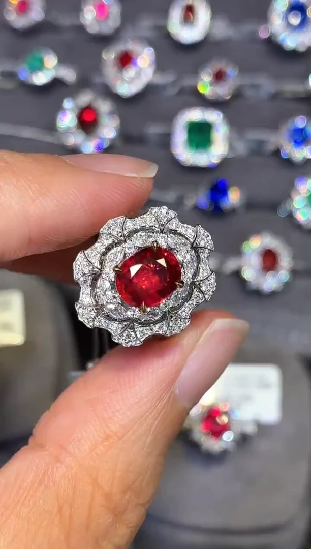 18K金镶嵌戒指红宝石我****?【闪购】2.47ct/无烧鸽血红/尾款