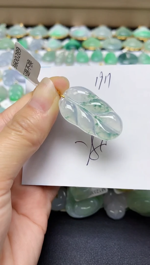 翡翠18K金镶嵌颈饰天然翡翠A货