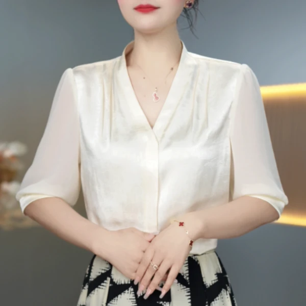 M夏季新款设计感小众时尚气质女V领五分袖t恤百搭0818-1