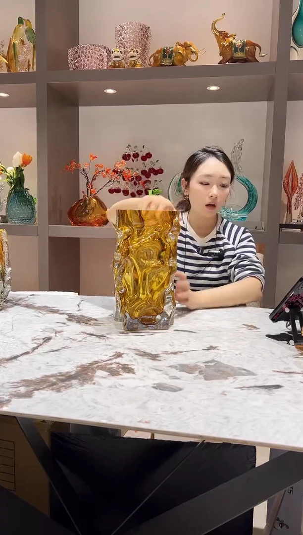设计师款琥珀色花瓶