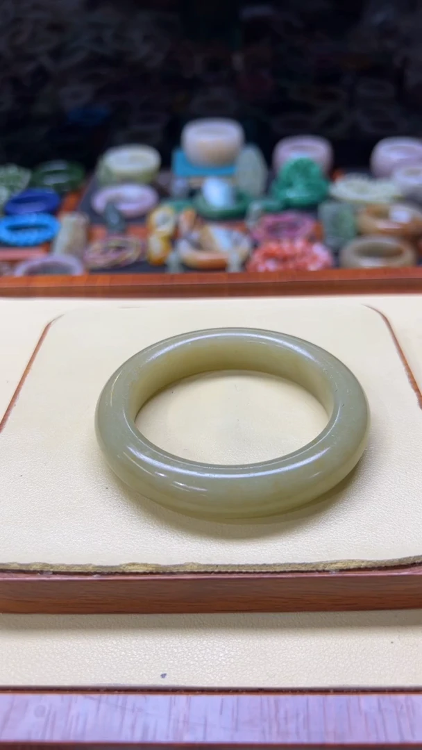 未镶嵌手镯石英质玉?****?270