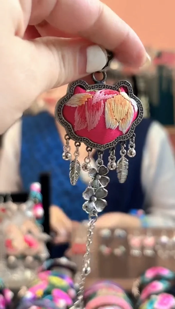 织绣艺枝独绣手工饰品306