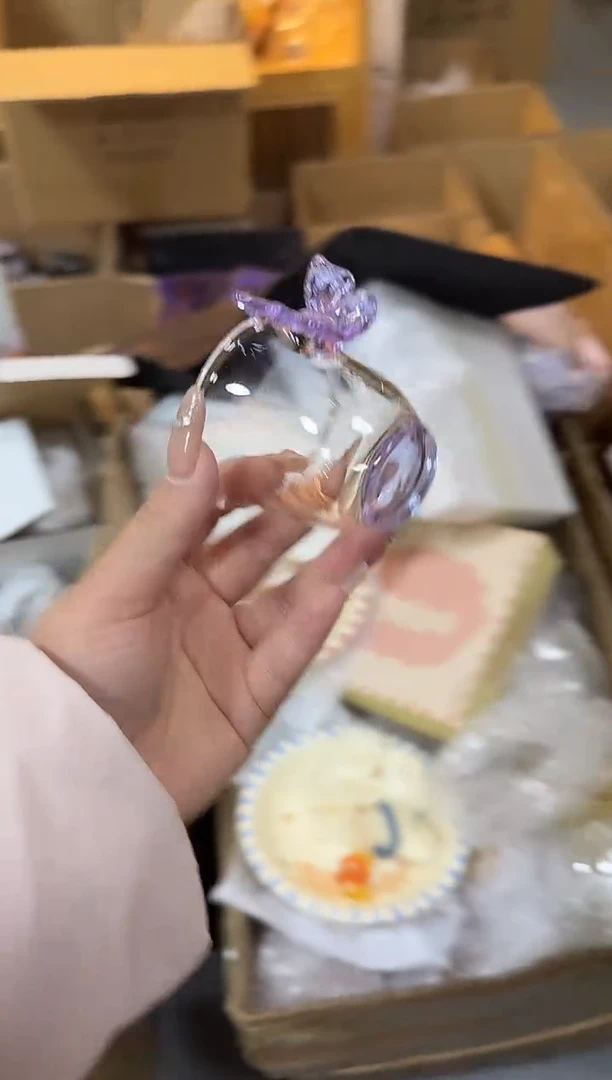 紫色蝴蝶杯