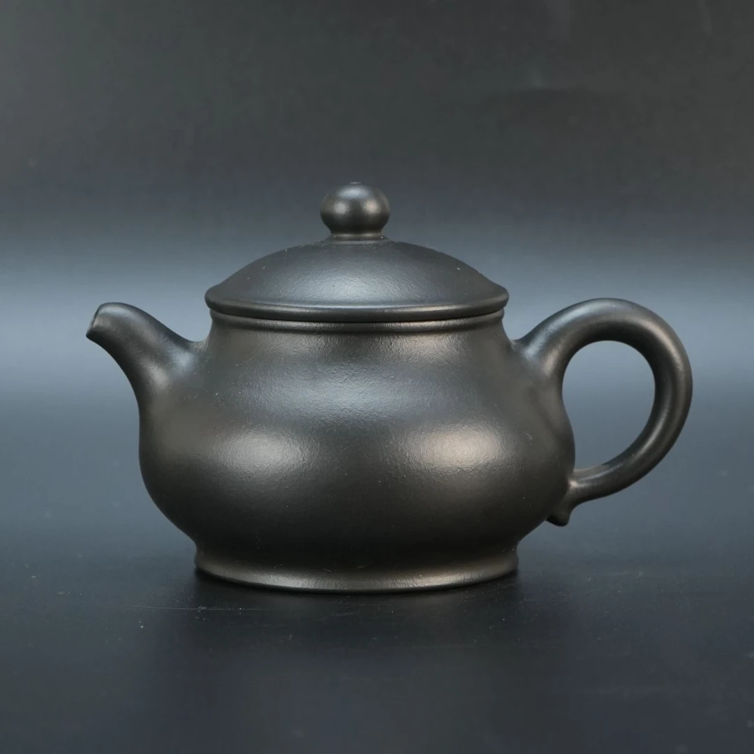 lot20599 597 陈亚萍 紫砂捂灰潘壶（260cc）