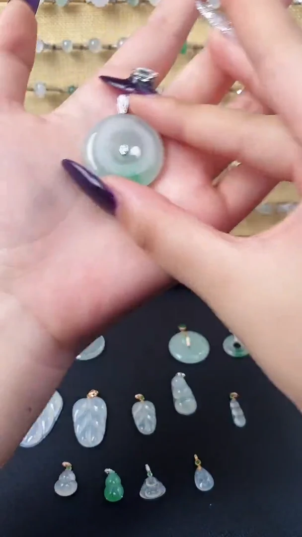 颈饰18K金镶嵌翡翠K金镶嵌翡翠