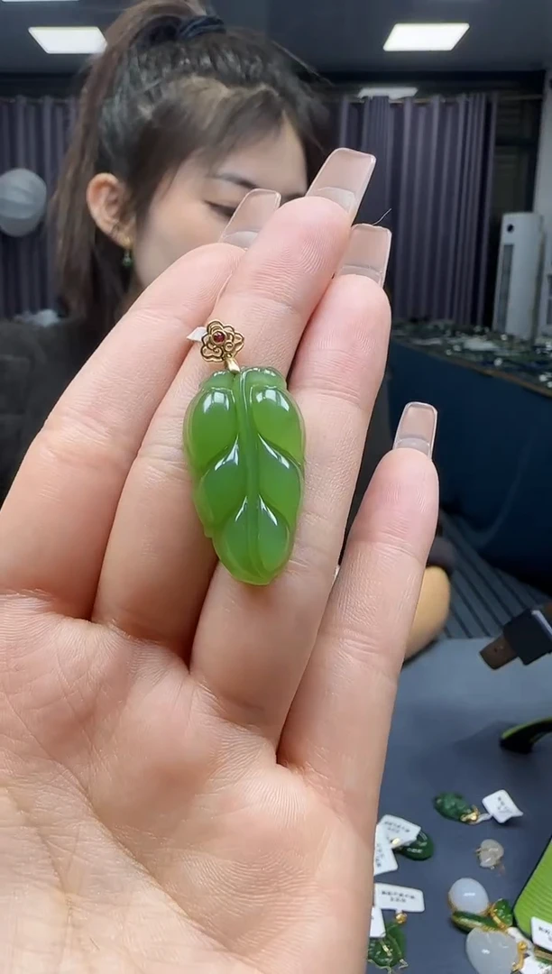 【闪购商品】和田玉挂件18K金镶嵌1