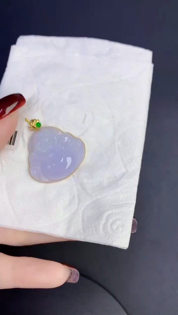 颈饰18K金镶嵌翡翠缅甸天然翡翠A货