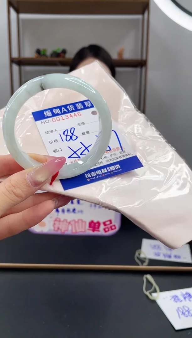 未镶嵌手镯翡翠188.00