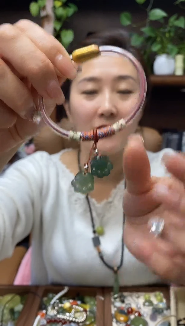 未镶嵌岫玉手链.