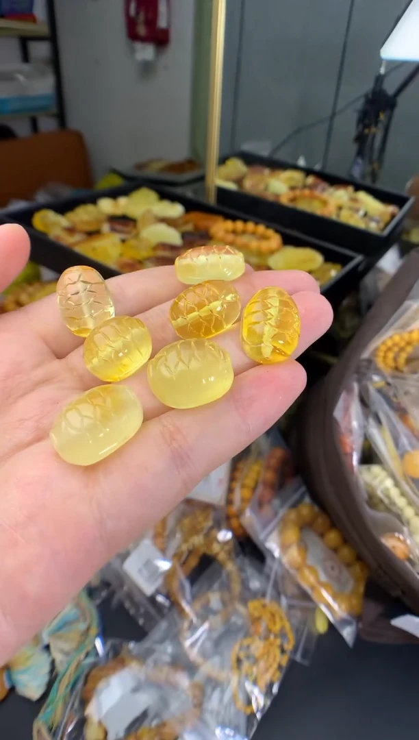 蜜蜡未镶嵌珠宝奇石1