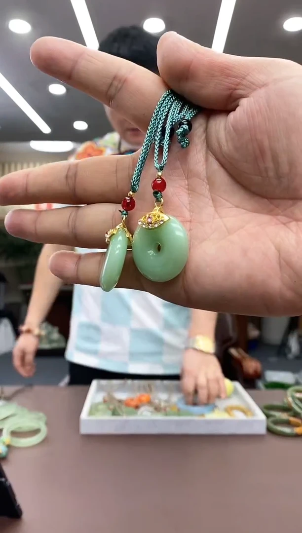【闪购商品】岫玉吊坠未镶嵌多样式发货随机发一