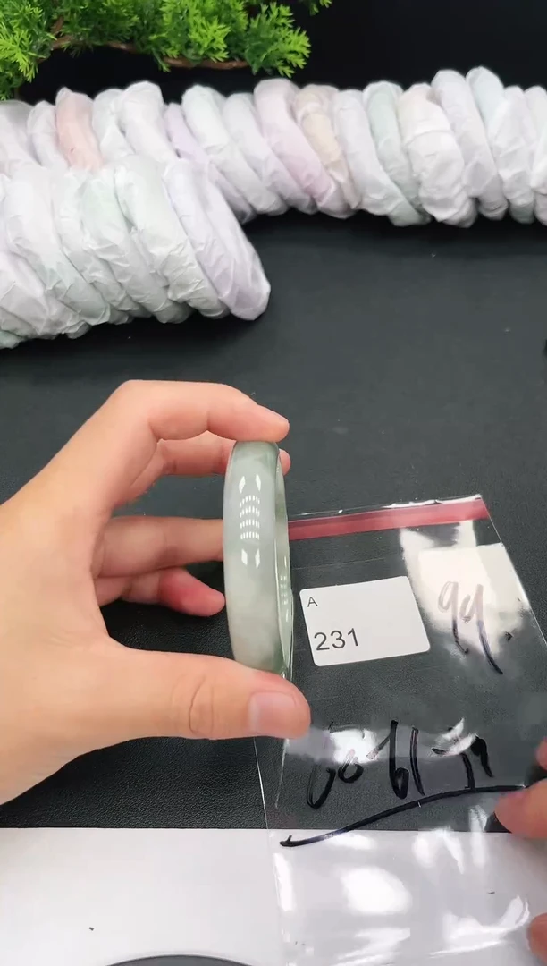 未镶嵌手镯翡翠A231