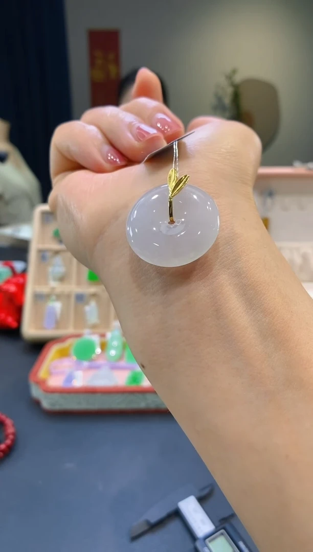 【闪购商品】翡翠吊坠(不含链)18K金镶嵌平安扣