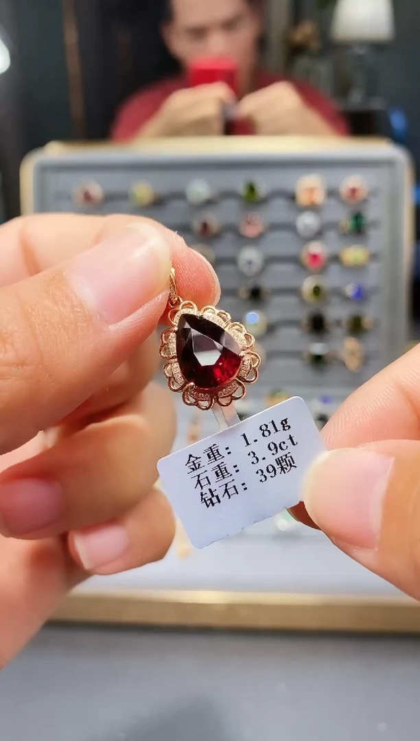 颈饰18K金镶嵌碧玺3.9..