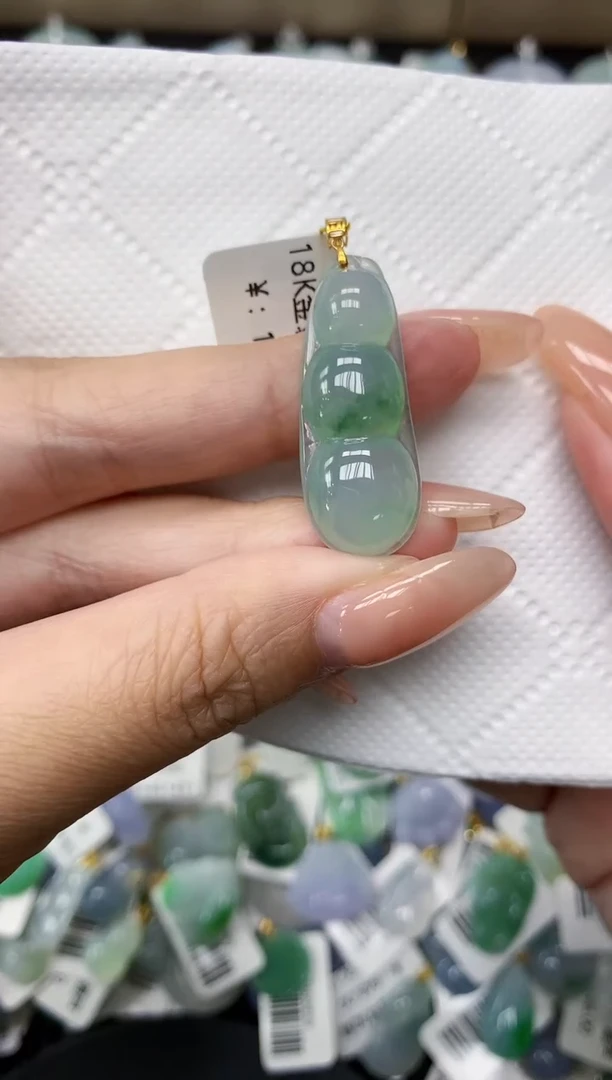 颈饰18K金镶嵌翡翠11111111111