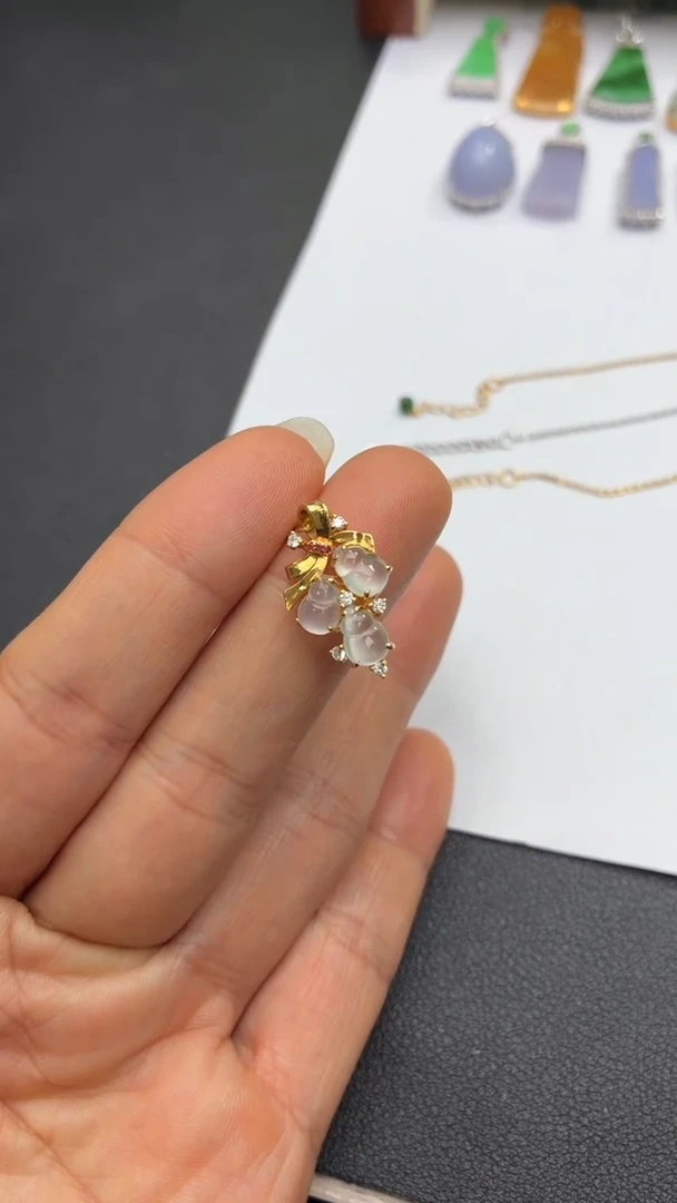 颈饰18K金镶嵌翡翠天然翡翠A货