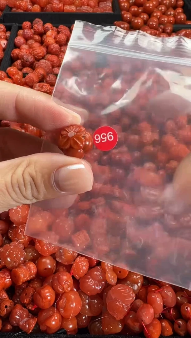 颈饰未镶嵌南红玛瑙1