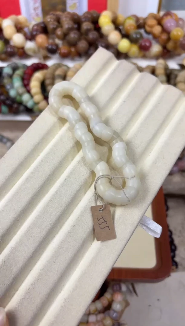 白玉菩提吊坠555卡9小肠