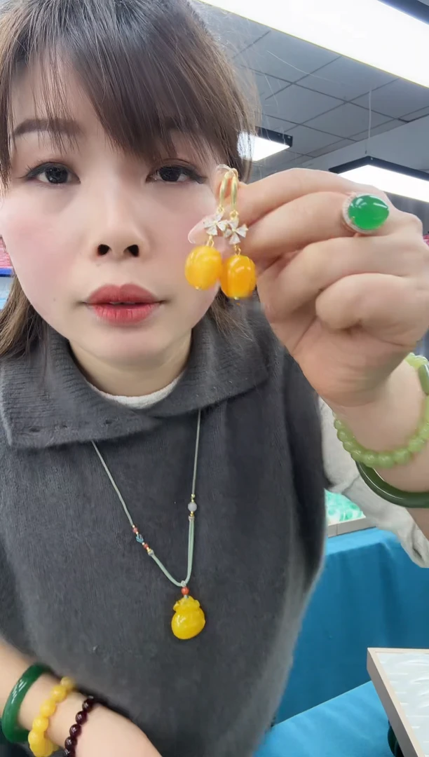 蜜蜡未镶嵌耳饰鸡油红枣珠耳钩