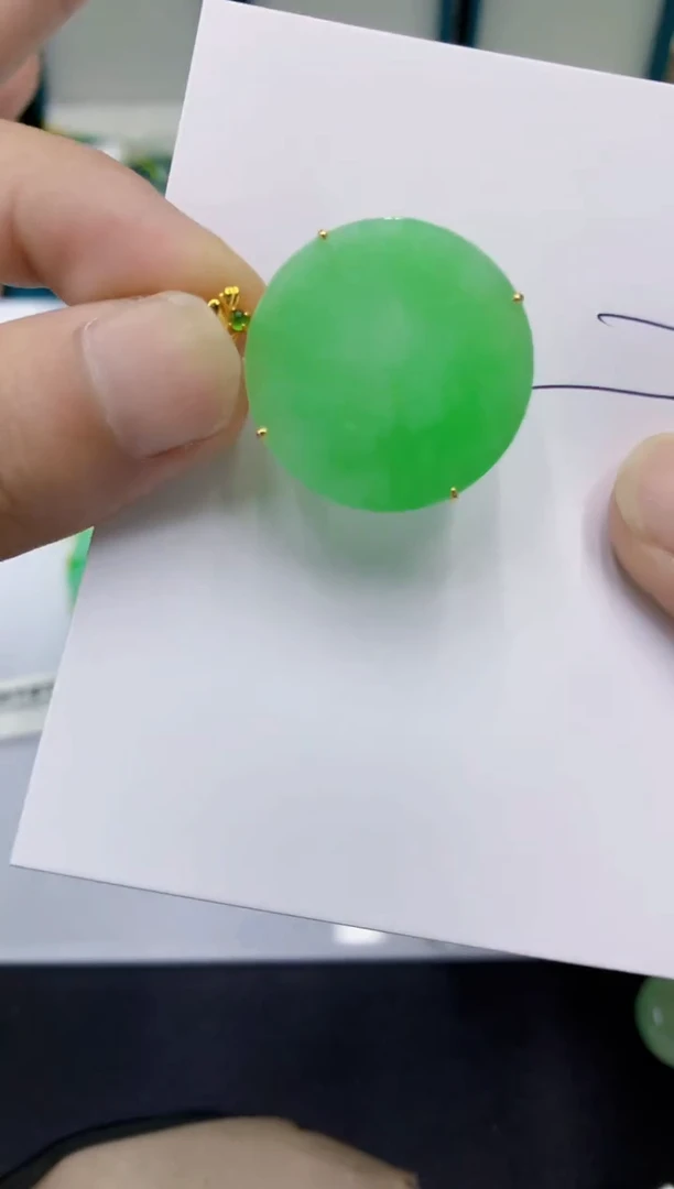 颈饰18K金镶嵌翡翠翡翠