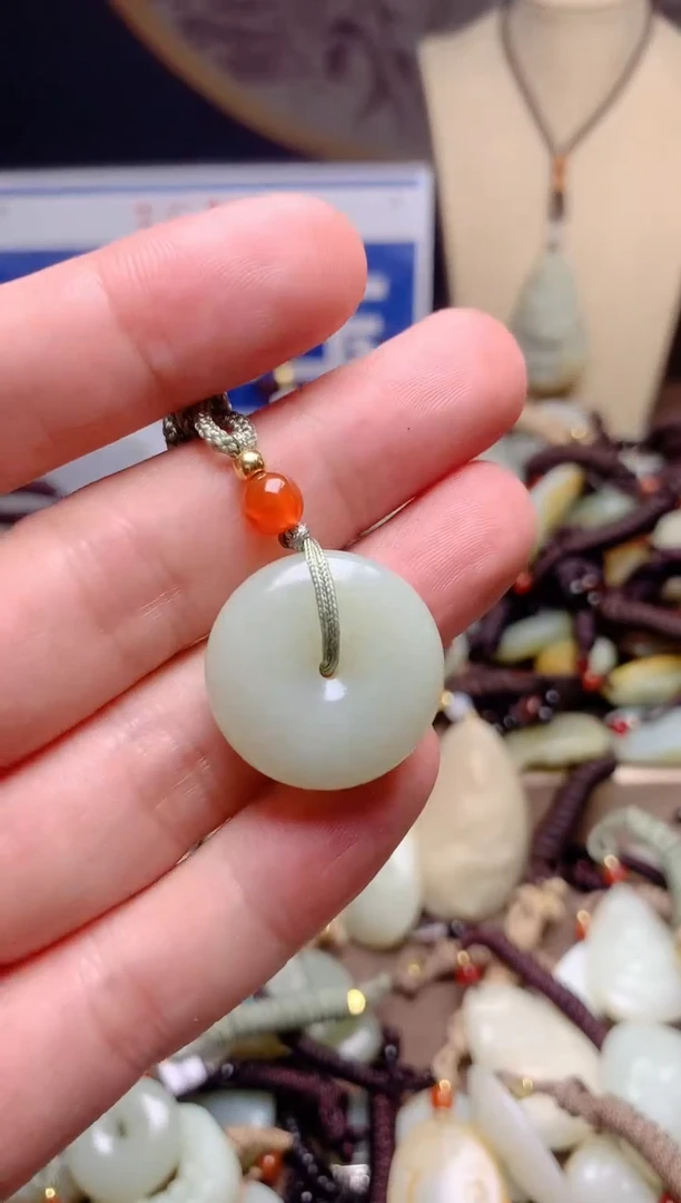 和田玉未镶嵌颈饰1