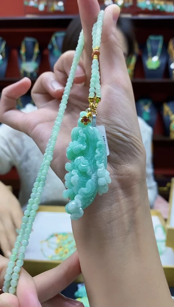 颈饰未镶嵌翡翠吊坠