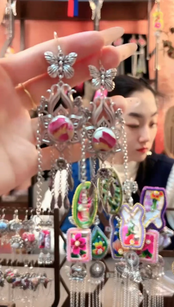 织绣云织谣民族风精美饰品 393
