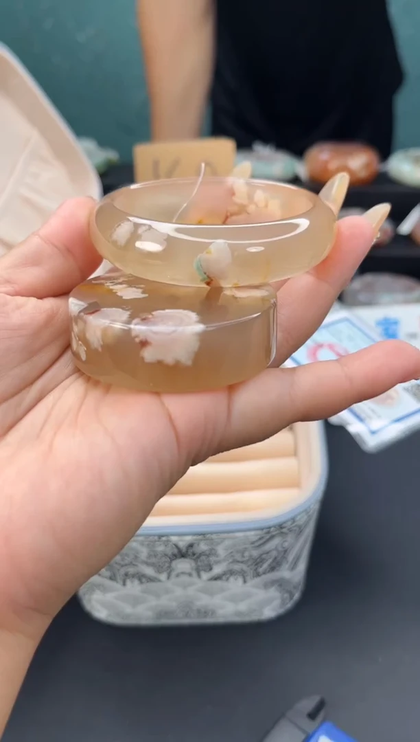 未镶嵌手镯石英质玉（54圈口）赠送镯心