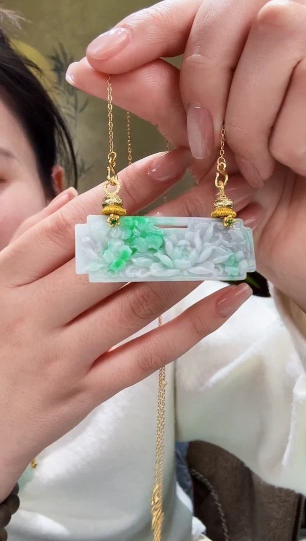 颈饰未镶嵌翡翠吊坠