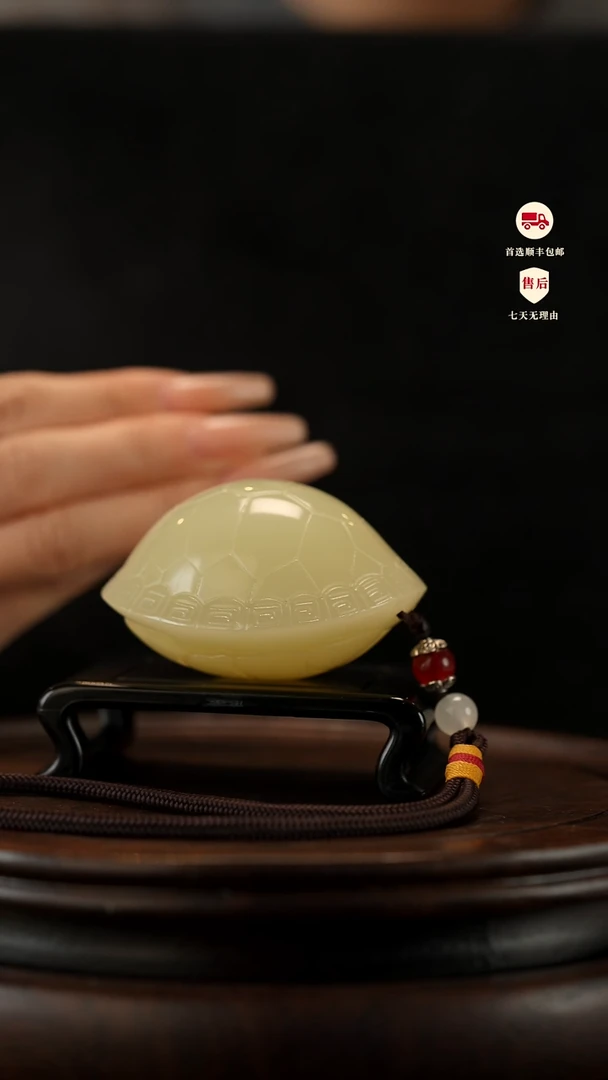 云南石竹叶青雕刻：博古富甲天下