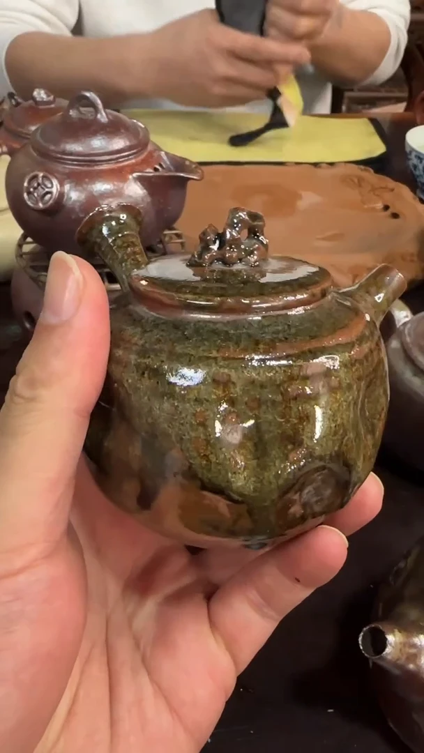 【闪购商品】紫砂全手工侧把袍尊壶