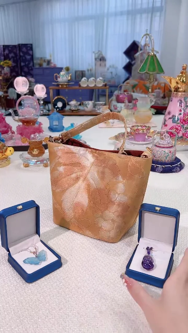 非遗西阵织 如图所示