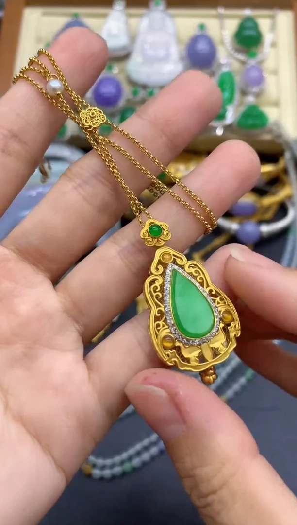 颈饰18K金镶嵌翡翠647-中国好珍宝