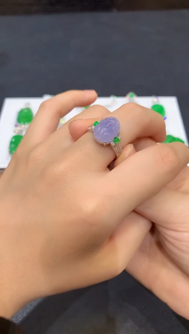 18K金镶嵌戒指翡翠SY多样性发其一