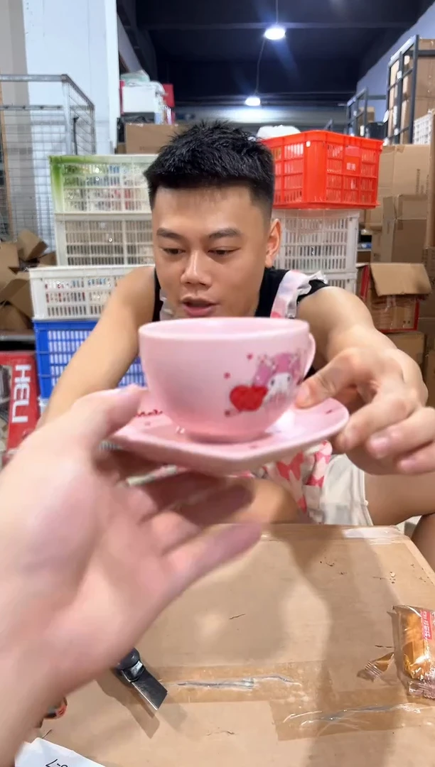 瓷片美乐蒂一杯一碟 有裂纹