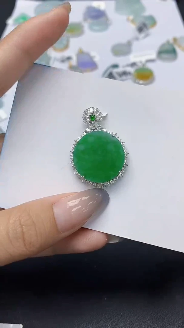 翡翠18K金镶嵌颈饰天然缅甸a货翡翠