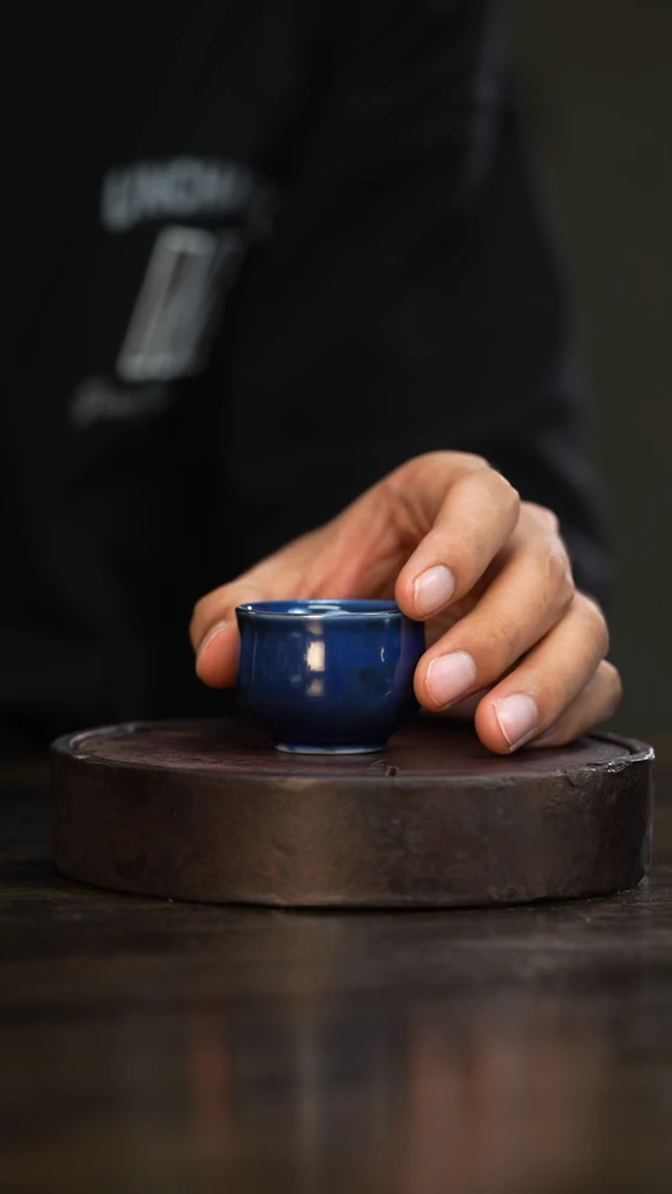 102柴房陶瓷柴烧一口杯，因柴烧特性，每只都略有不同~