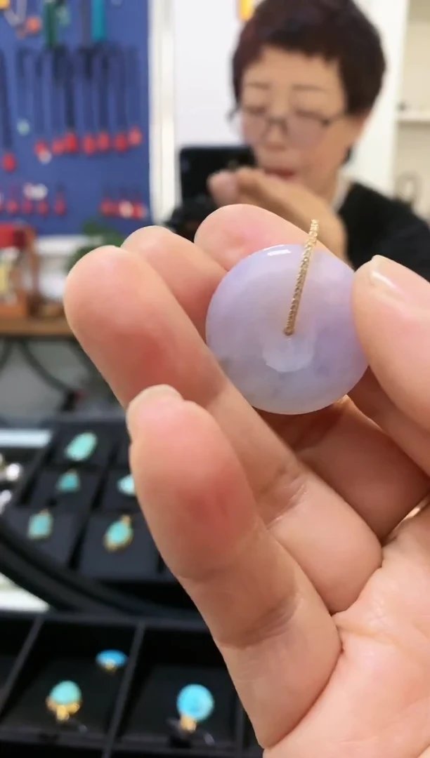 颈饰18K金镶嵌翡翠吊坠