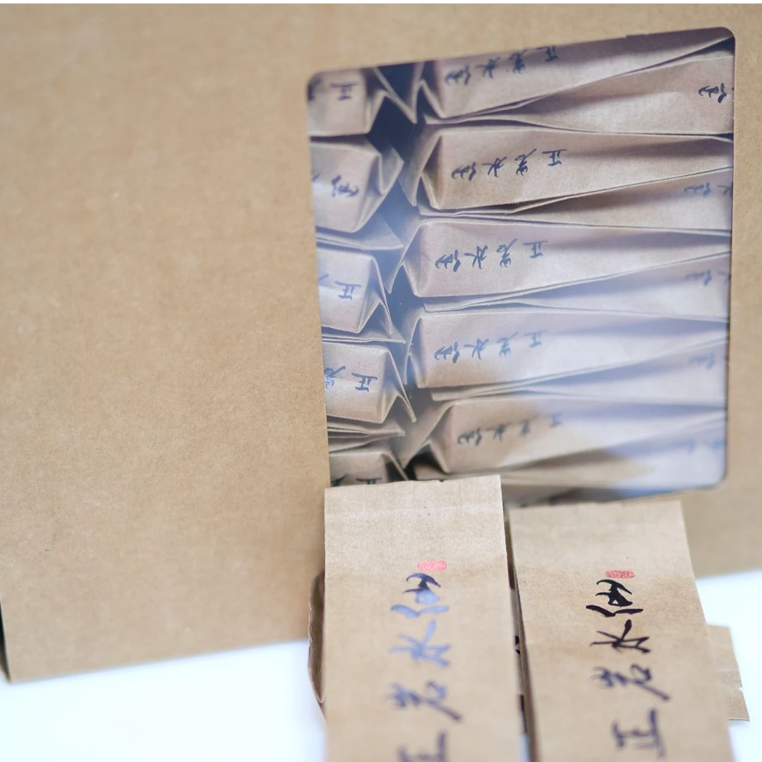 武夷山正岩水仙2024   条索紧结   汤色橙黄明亮