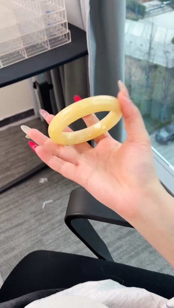 未镶嵌手镯石英质玉53.60