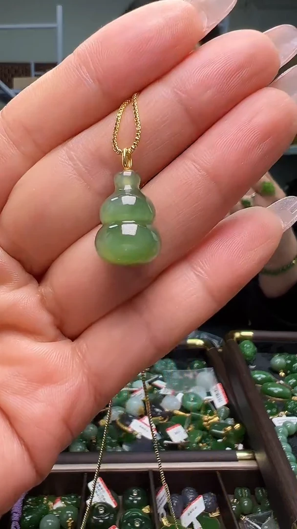 颈饰18K金镶嵌和田玉（多样性发货.发其一)12.18.04